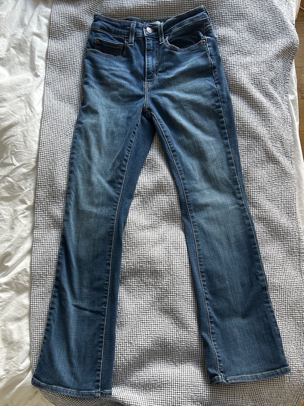 Levi's 725 High Rise Bootcut Jeans in Medium Blue Wash